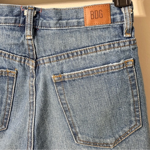 Urban Outfitters BDG Dark denim Girlfriend high rise shorts size 26 - Picture 5 of 7